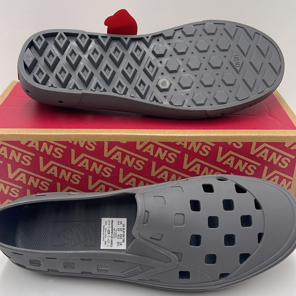 Vans WMNS Slip-On Trk
Pewter
VN0A5HF8PWT
Sneakers - Picture 4 of 16